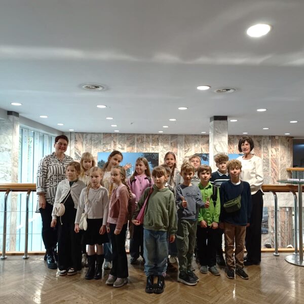 Aiz muguras izvietots jaunās koncertzāles projekts, kuram vajadzētu noslēgties 2030. gadā