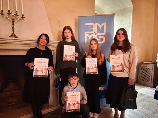 Kopā ar Jaunpiebalgas MMS draugiem un skolotāju Zandu