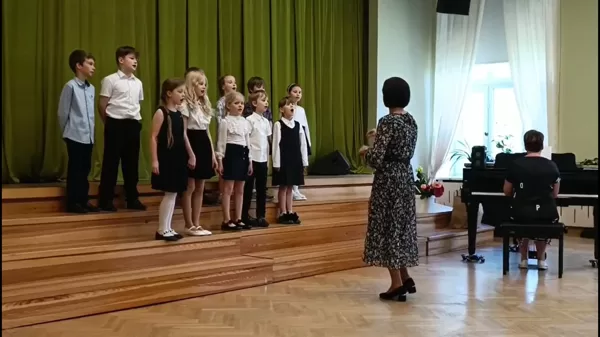 Muzicējot senioru biedrībai "Možums"